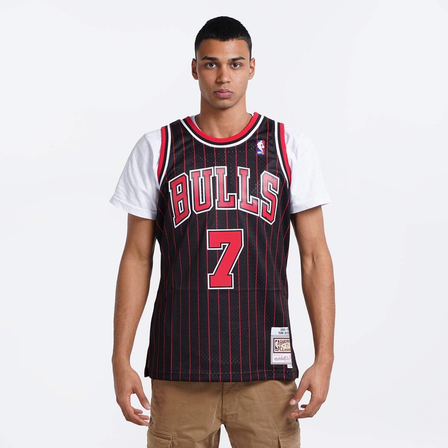 Mitchell & Ness Men NBA Chicago Bulls Swingman Jersey Toni Kukoč Black ’95-96 SJY18082CBU95TK S